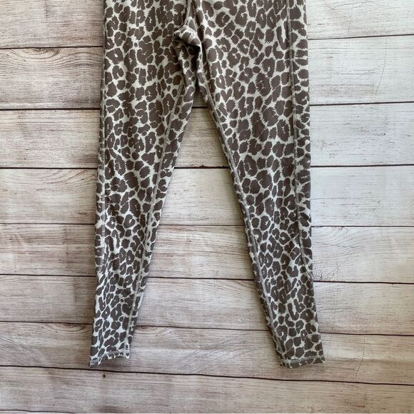GLYDER LEGGINGS IN LEOPARD PRINT - Picture 4 of 6